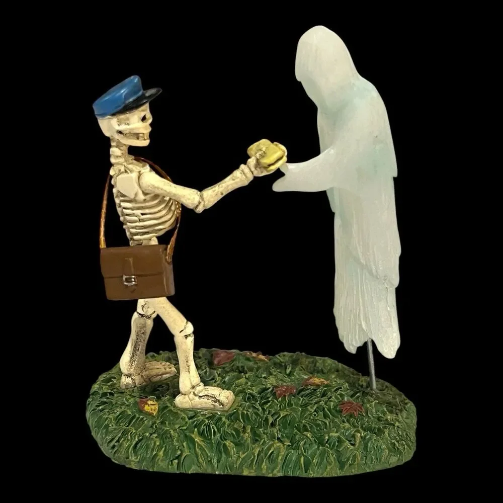 Dept 56 RAIN NOR SLEET NOR FRIGHT OF NIGHT Halloween Village 6009778 Mailman